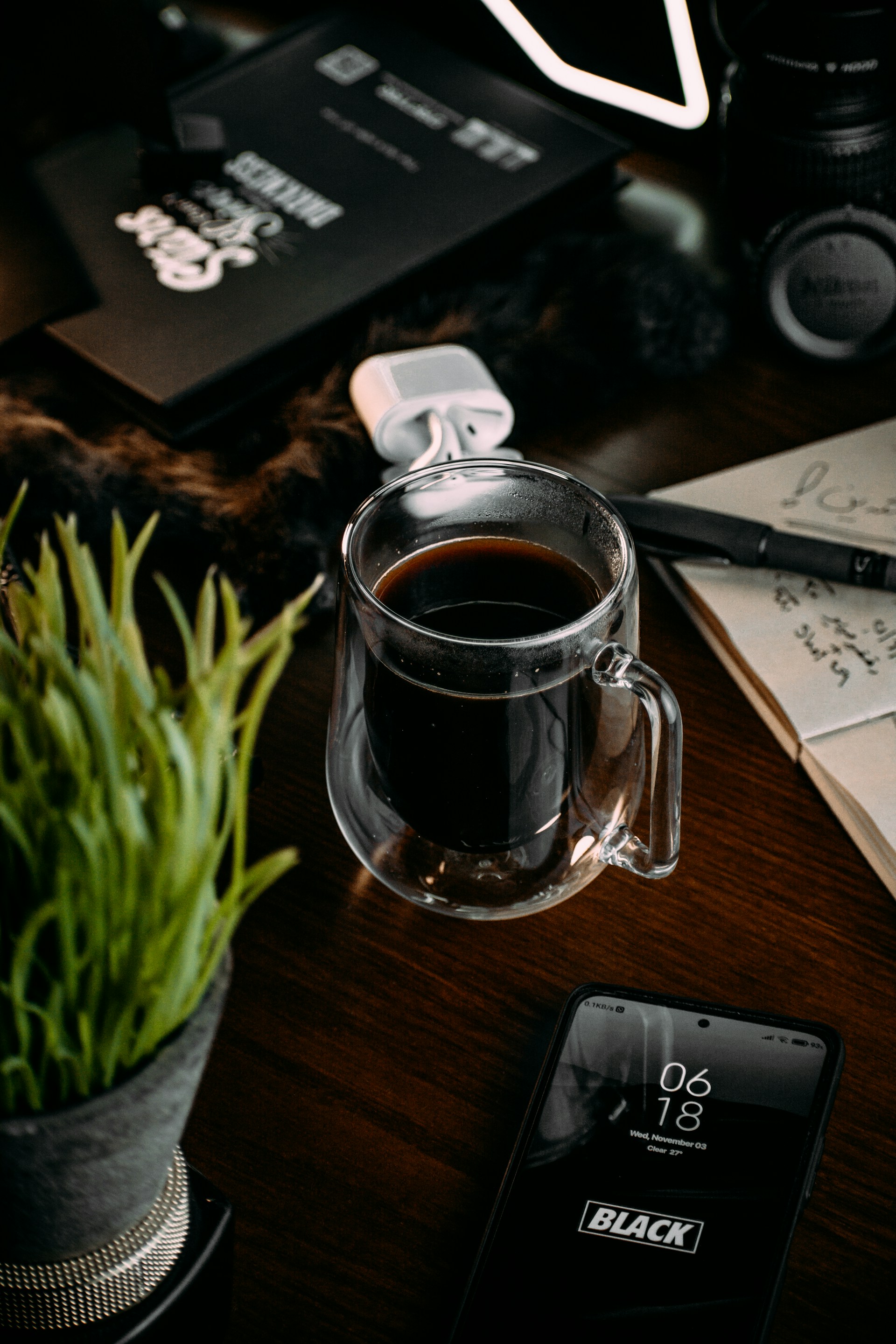 gray computer monitor