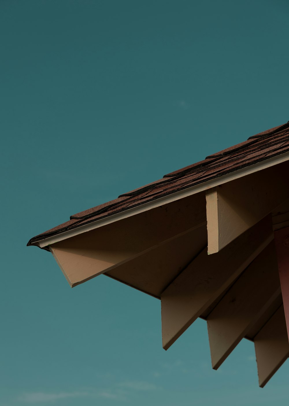 a close up of a roof with a blue sky in the background