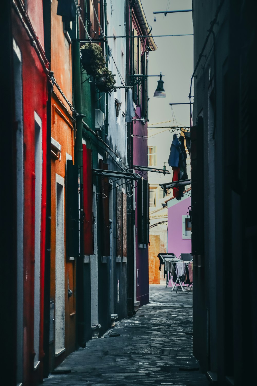 a narrow alley way with colorful buildings on both sides