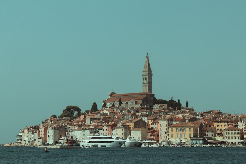 a boat is in the water near a city