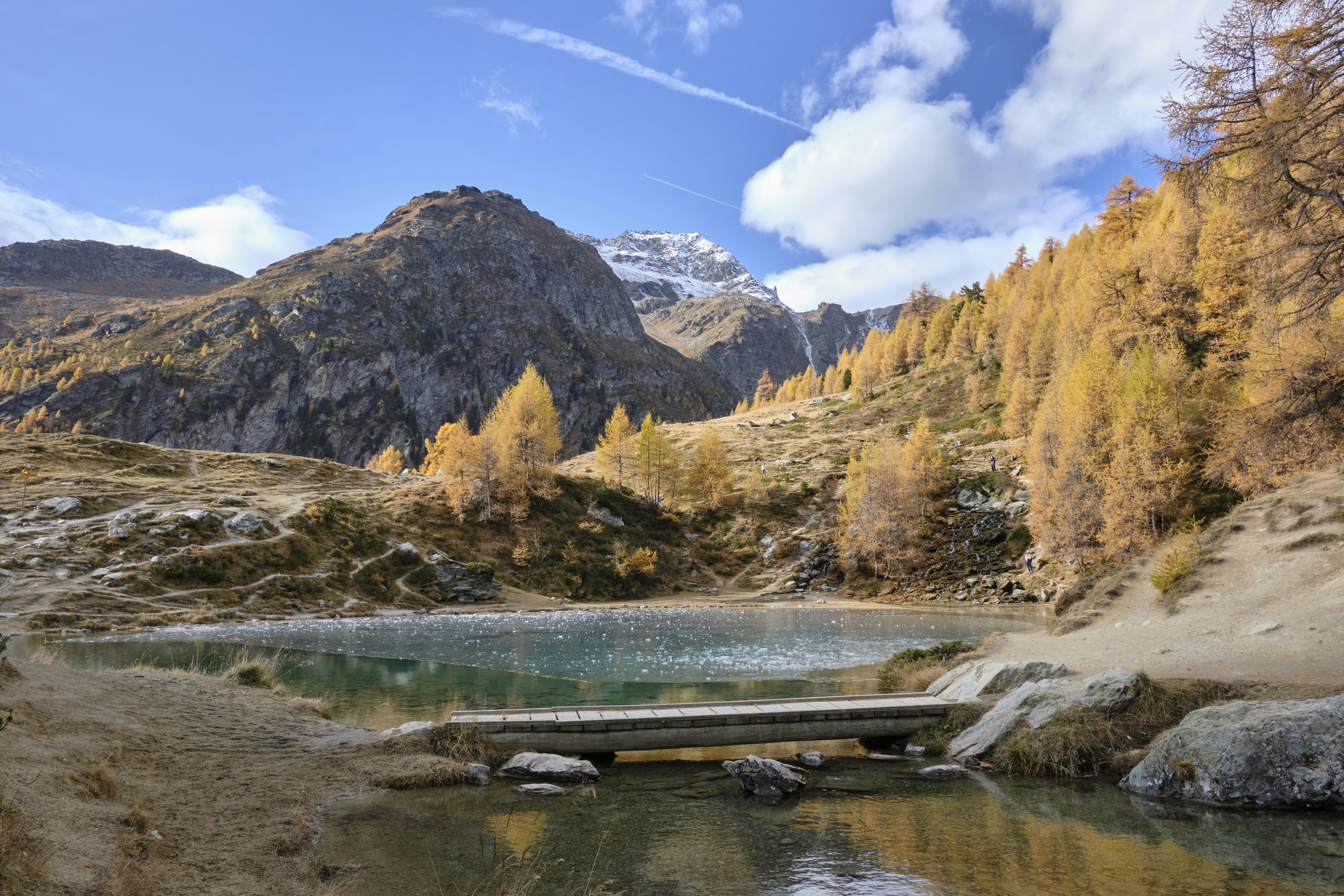 A mountain lake surrounded by trees and rocks photo – Free Nature Image ...