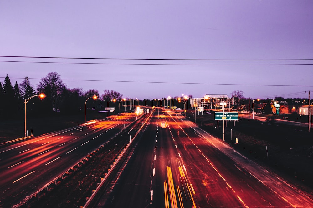 a city street filled with lots of traffic at night