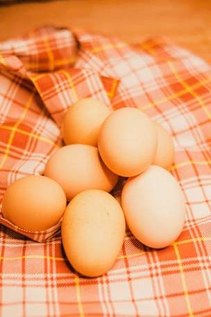 a pile of eggs sitting on top of a table