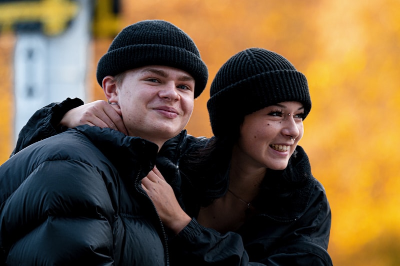 homem e mulher lado a lado