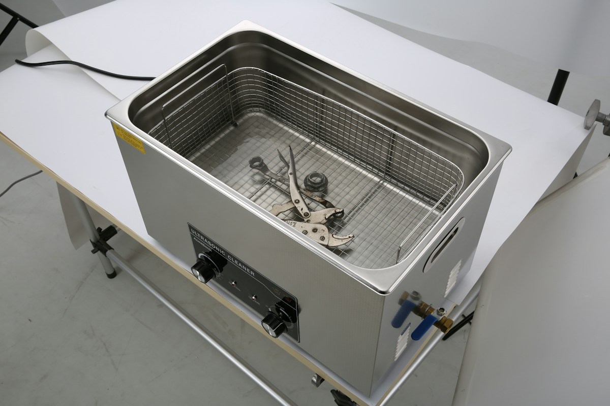 What Is the Best Scraper for Removing Burnt Food From a Fryer?