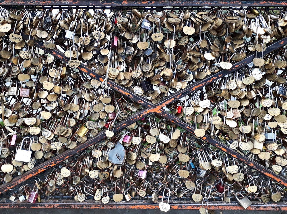 a bunch of padlocks are attached to a fence