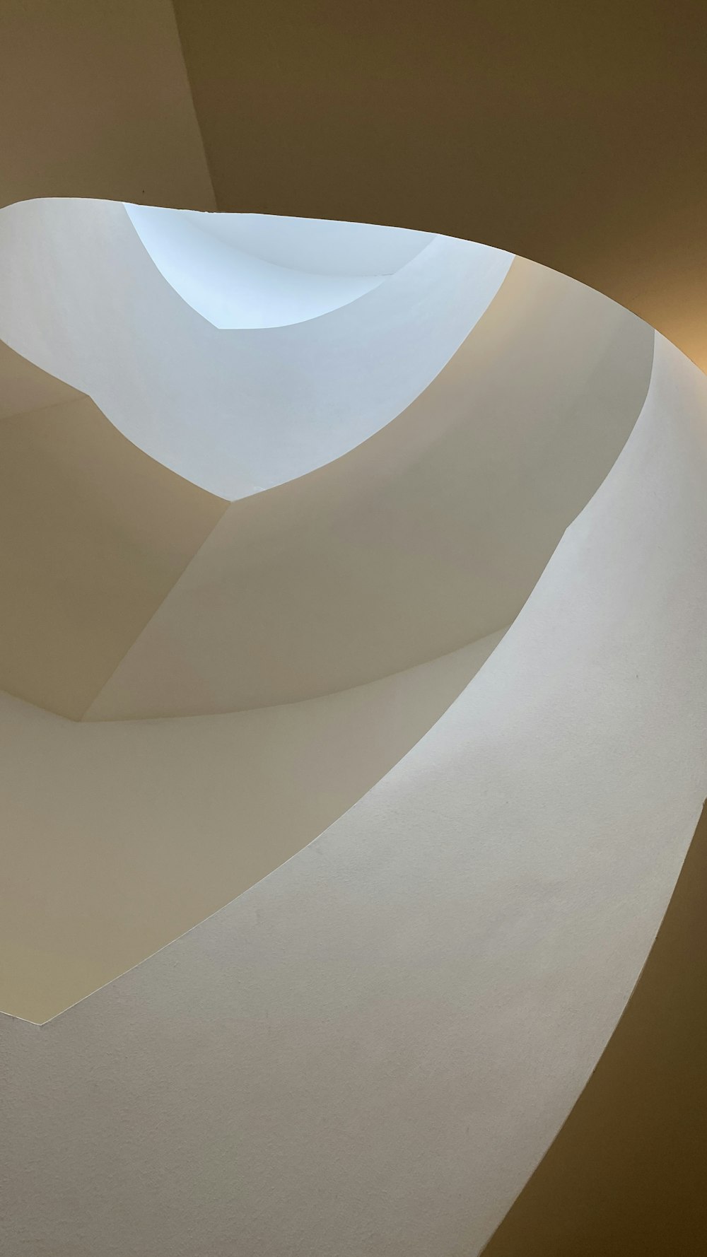 a curved ceiling with a light coming from it