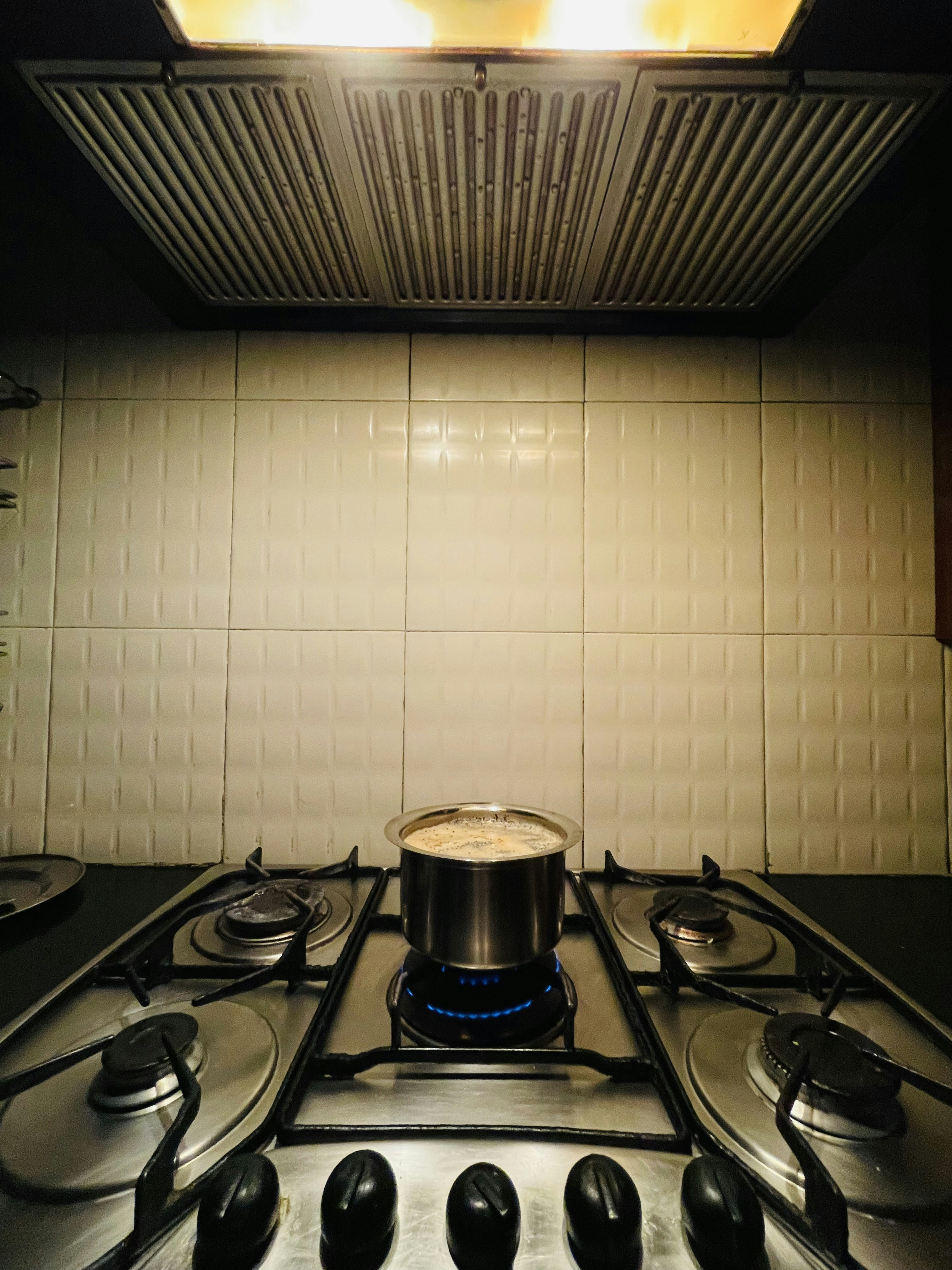 photo-1636040411400-e9cb8f869826?ixid=M3wxMjA3fDB8MXxzZWFyY2h8MTV8fGxhdWZlbmRlJTIwbWV0ZXIlMjBrJUMzJUJDY2hlfGVufDB8fHx8MTc3Mzk5MTg0OHww\u0026ixlib=rb-4.1.0