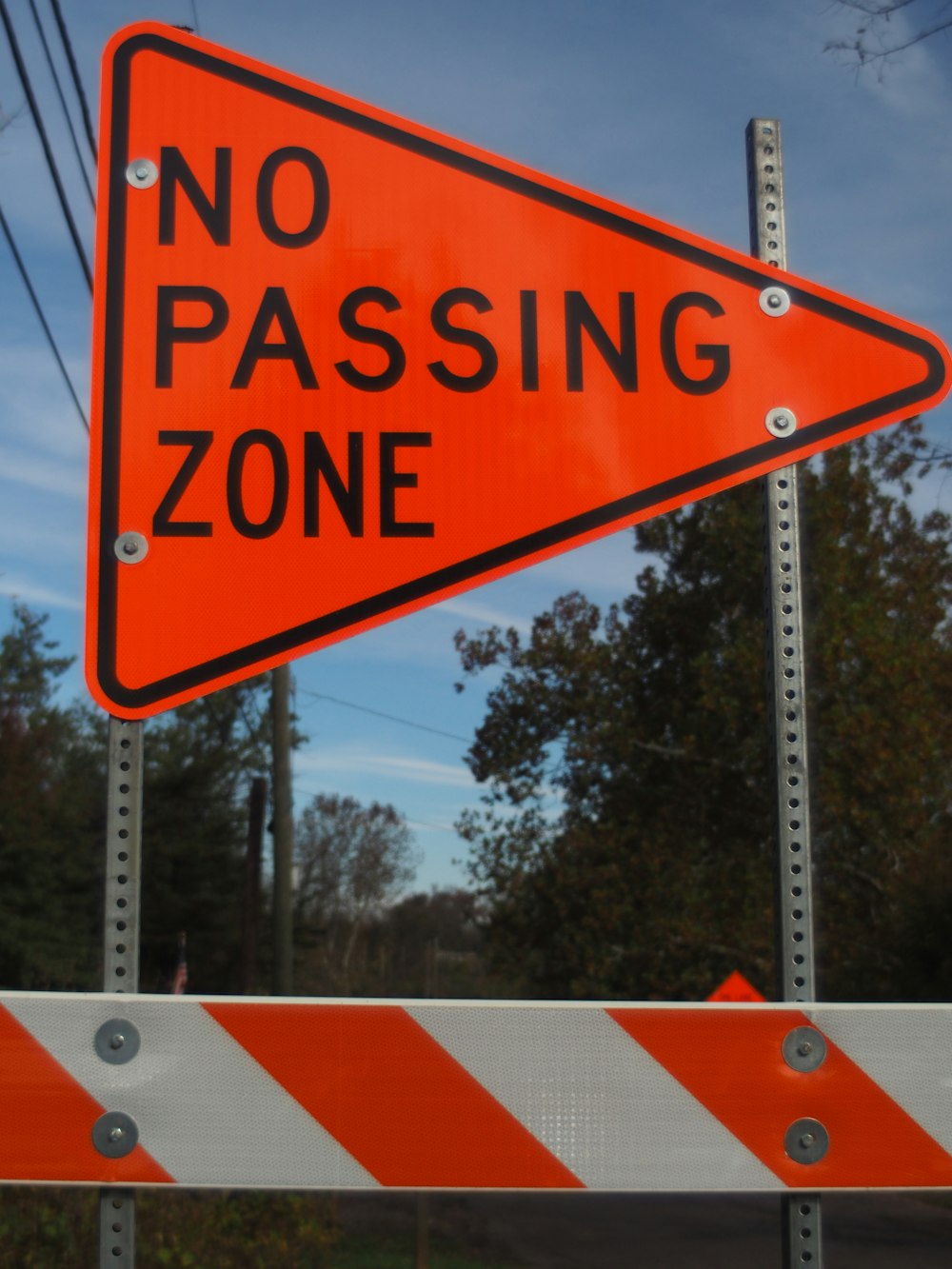 a street sign that says no passing zone