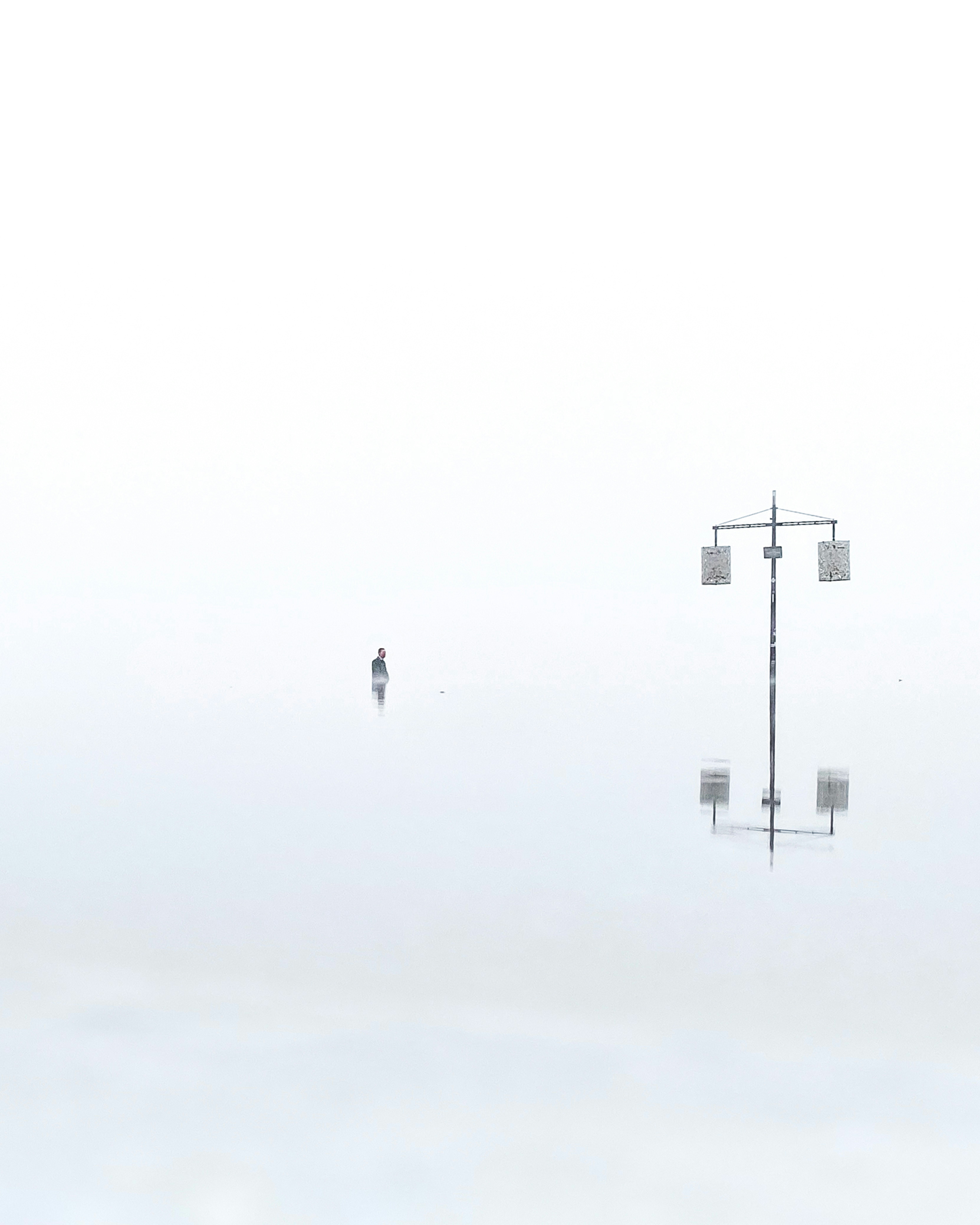 lonely, fog, mist, loneliness, mystery, memories, memoire, rêve, flou, blur, Bordeaux, France, silhouette, dreams, minimal, minimalist, white, blurry, mind, thinking, suit, man, suitup, morning, foggy, oniric, dreamy, sadness, sad, paradise, white, city, early, atmosphere, fiction, science-fiction,