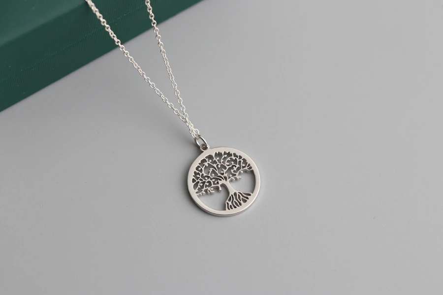 Silver tree of life pendant