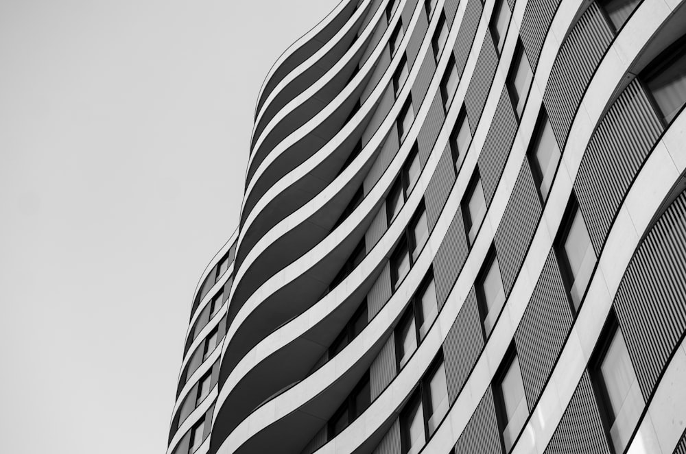 a black and white photo of a building