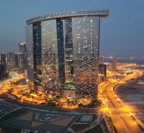 a very tall building in the middle of a city