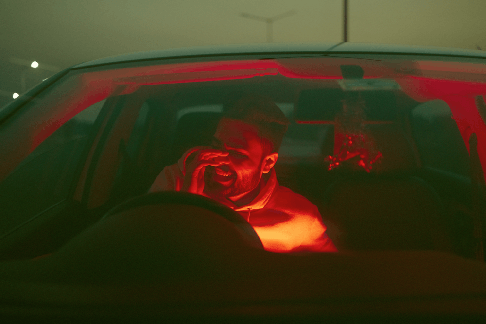 a man sitting in the back seat of a car