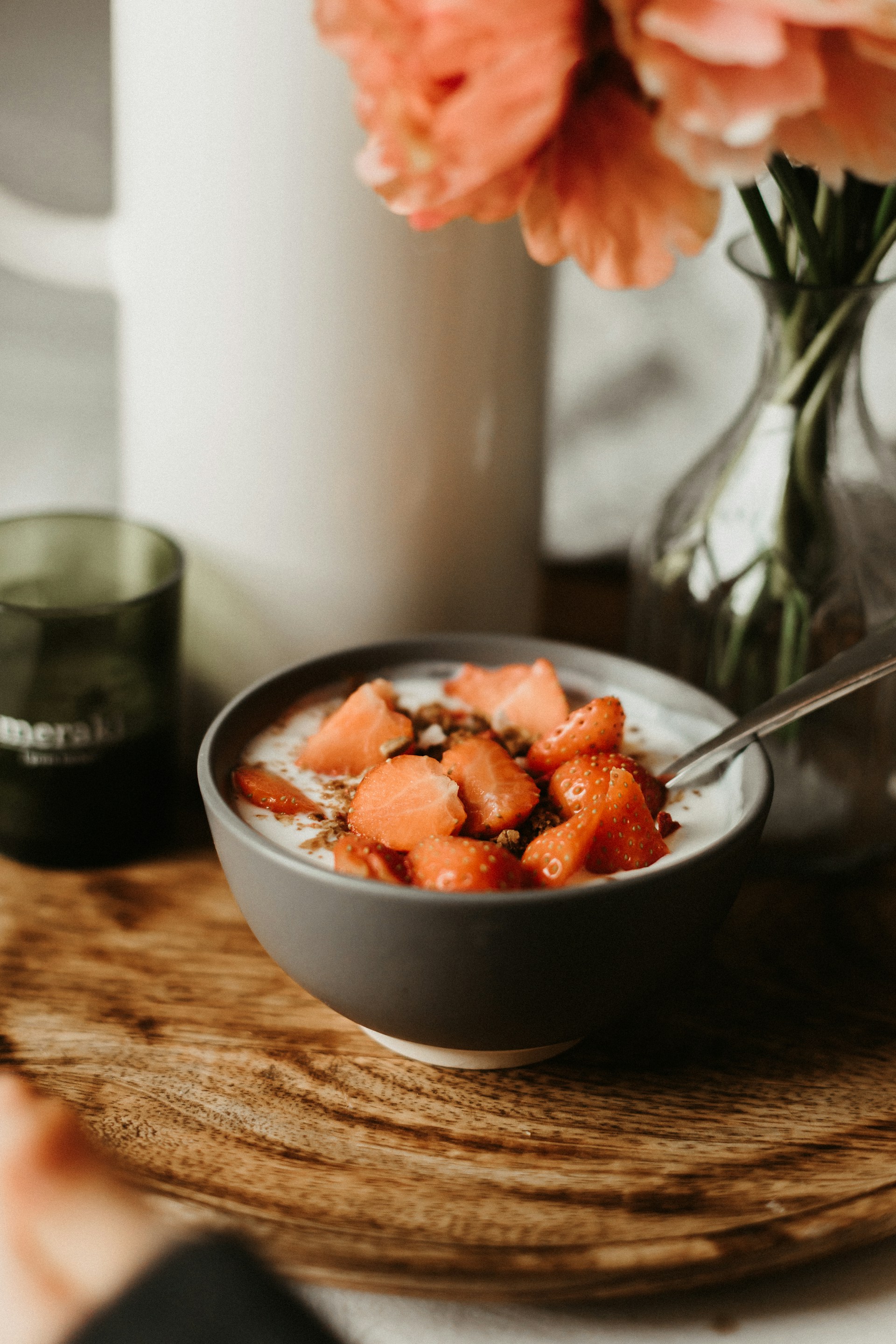 gray computer monitor
