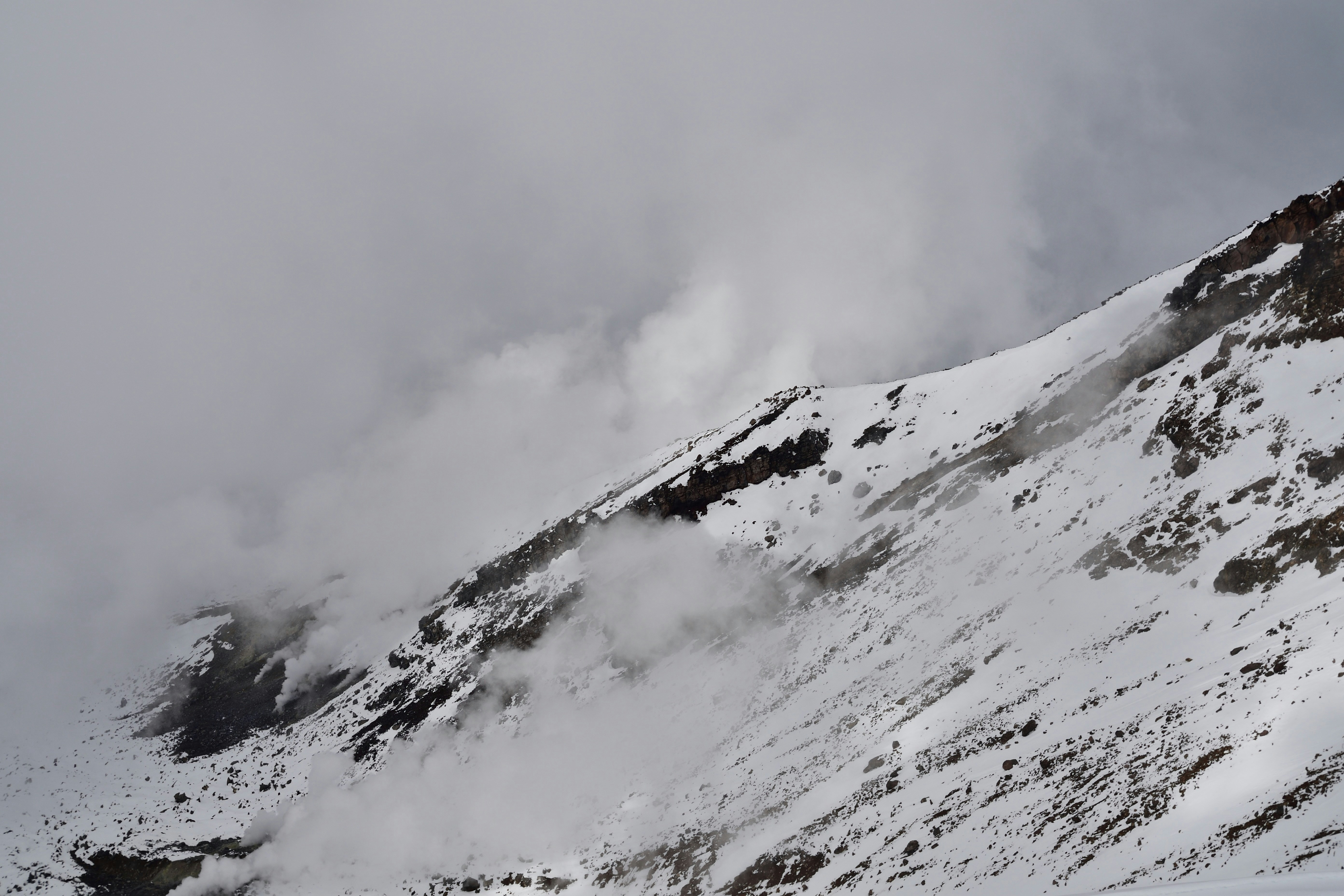 Asahidake. The main peak of the Daisetsuzan mountain range.