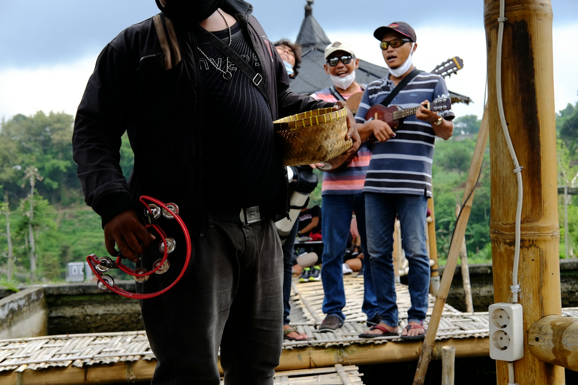A joyful group enjoying pagode music and tasty snacks at a cozy outdoor beachside spot
