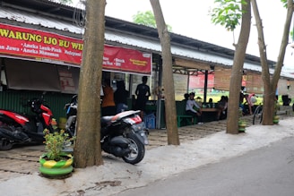 A delicious local meal enjoyed at a low-cost eatery.