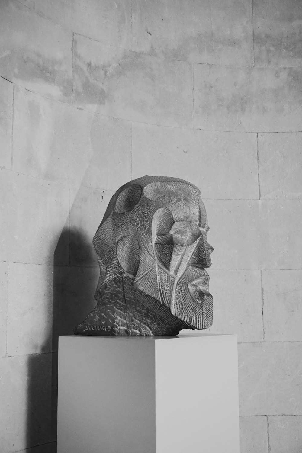 a black and white photo of a sculpture