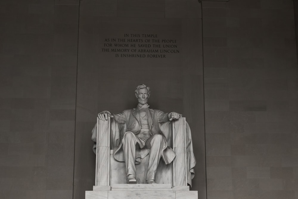 a black and white photo of a statue of abraham lincoln