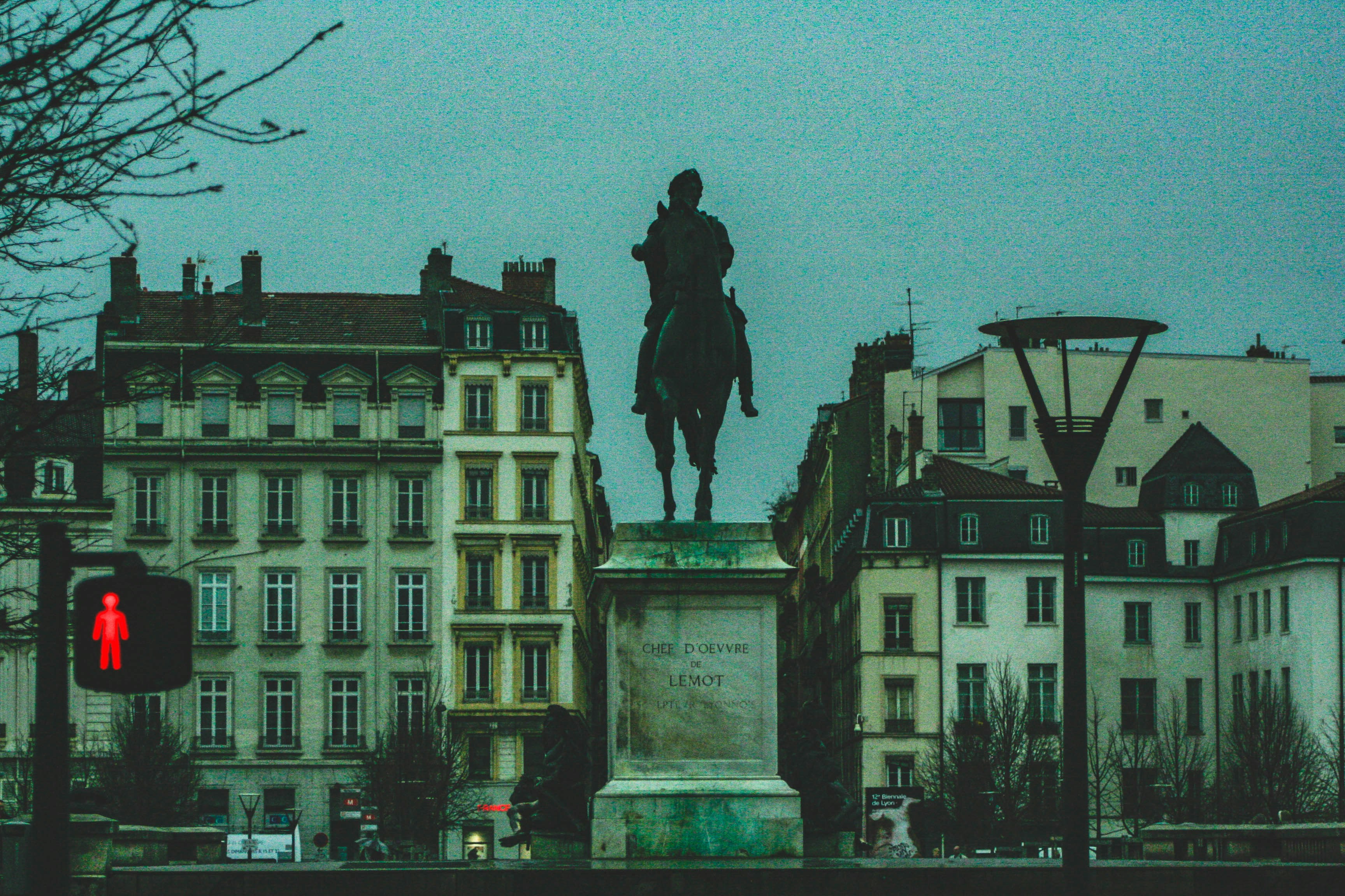 a statue of a man on a horse in a city