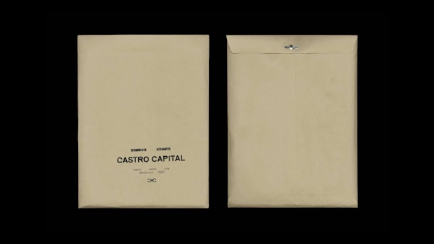 Two beige envelopes are displayed against a black background. The envelope on the left has printed text reading 'Desarrollo I, Rie, Auto Marketing, Castro Capital' with a decorative symbol below. The envelope on the right is flipped to show the plain back with a metal clasp.
