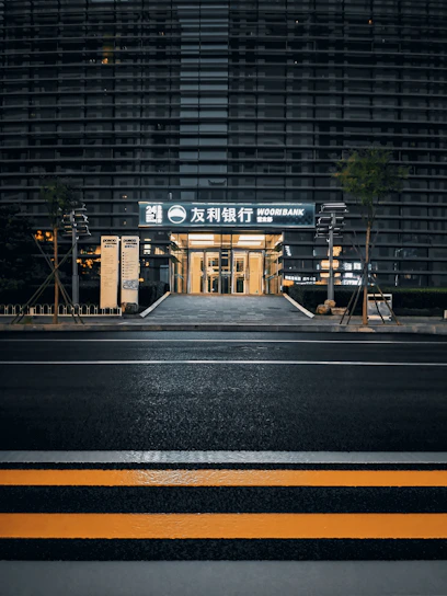 A welcoming branch entrance of a successful Colombian financial company with clear signage.