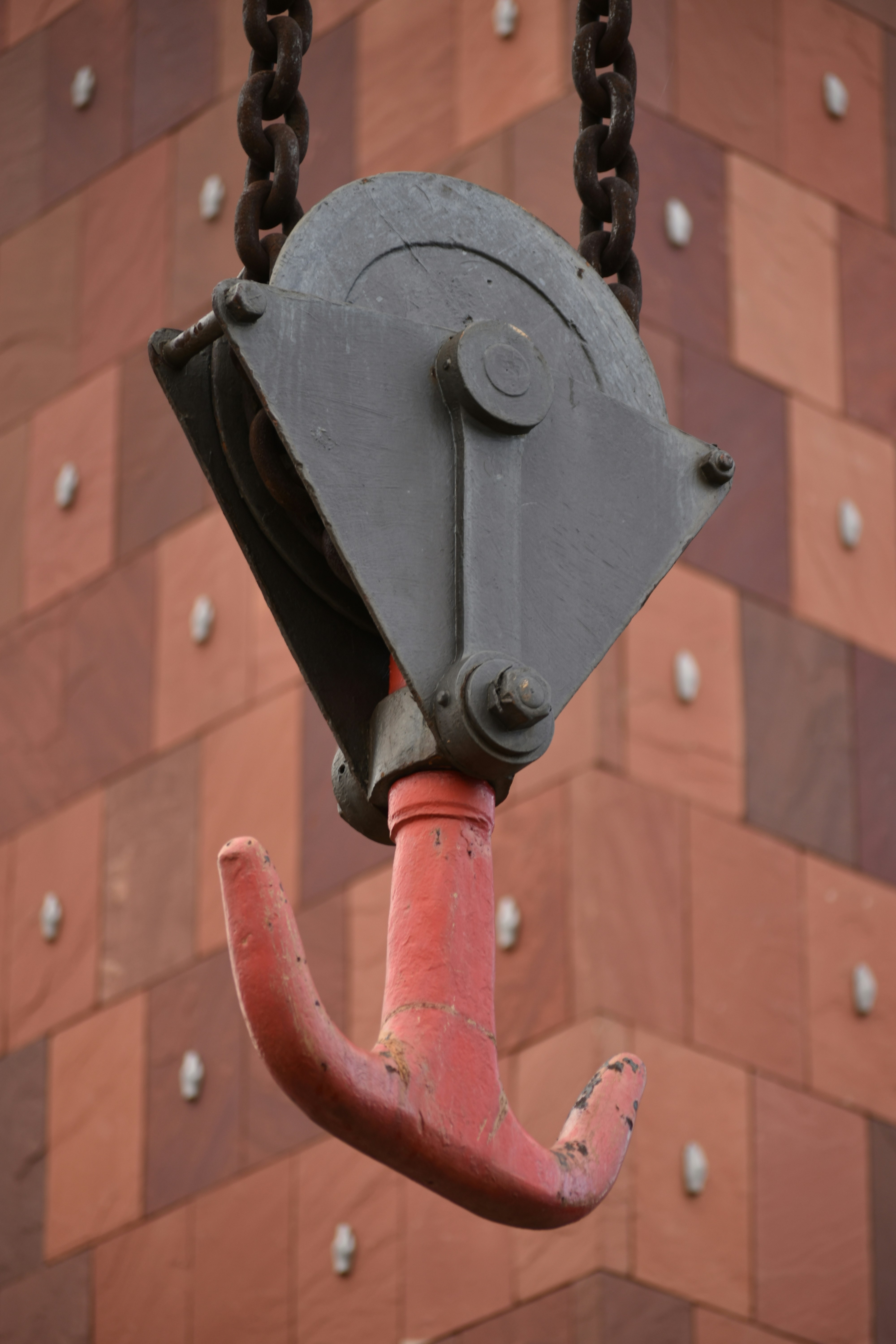 체인에 있는 금속 물체의 클로즈업