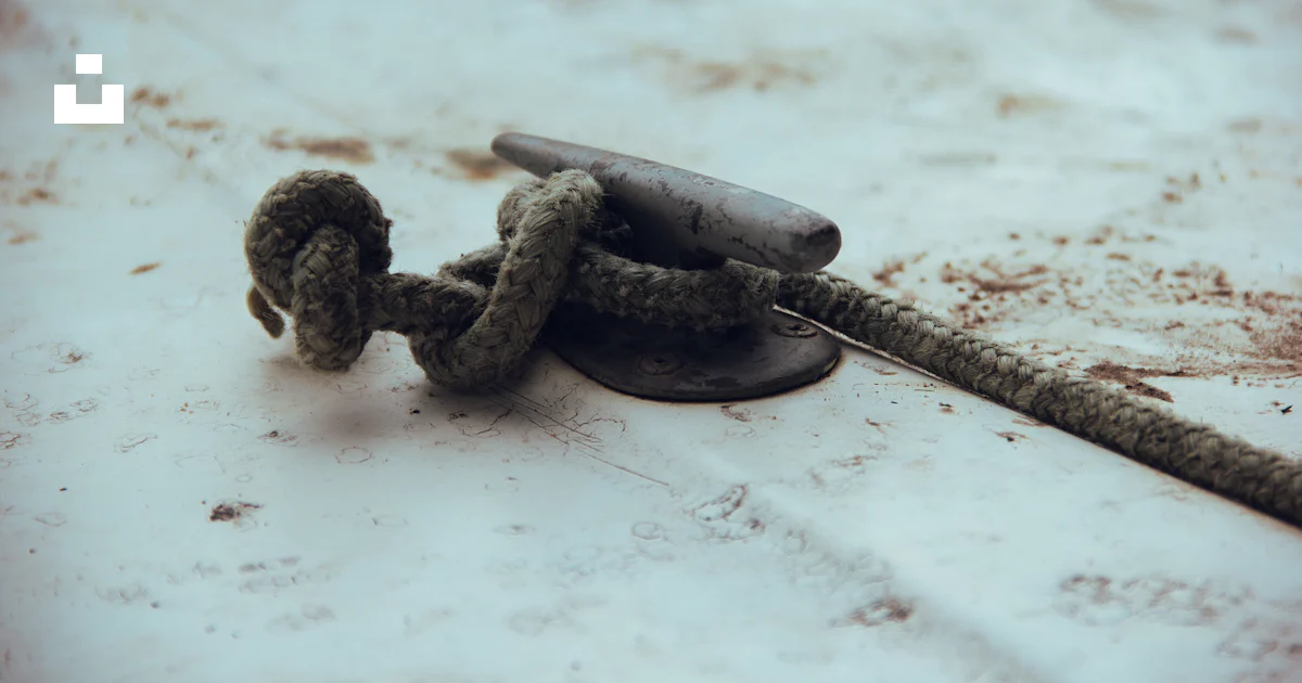 A pair of scissors and a rope laying on the ground photo – Free Brasil ...