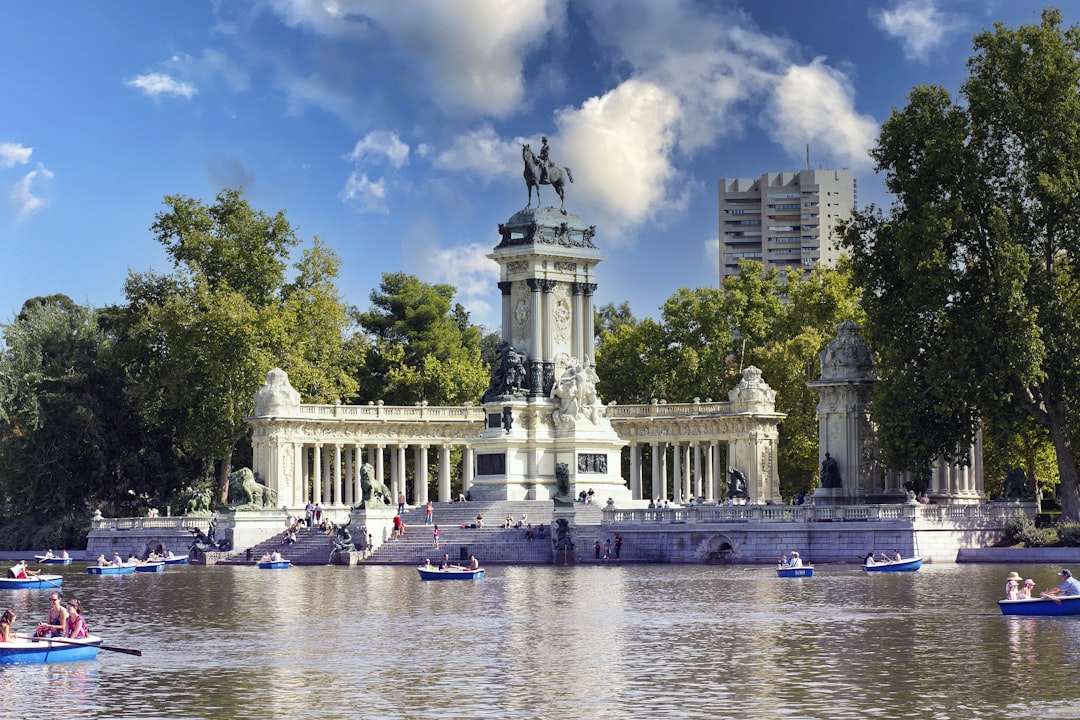 a group of boats floating on top of a lake, Madrid