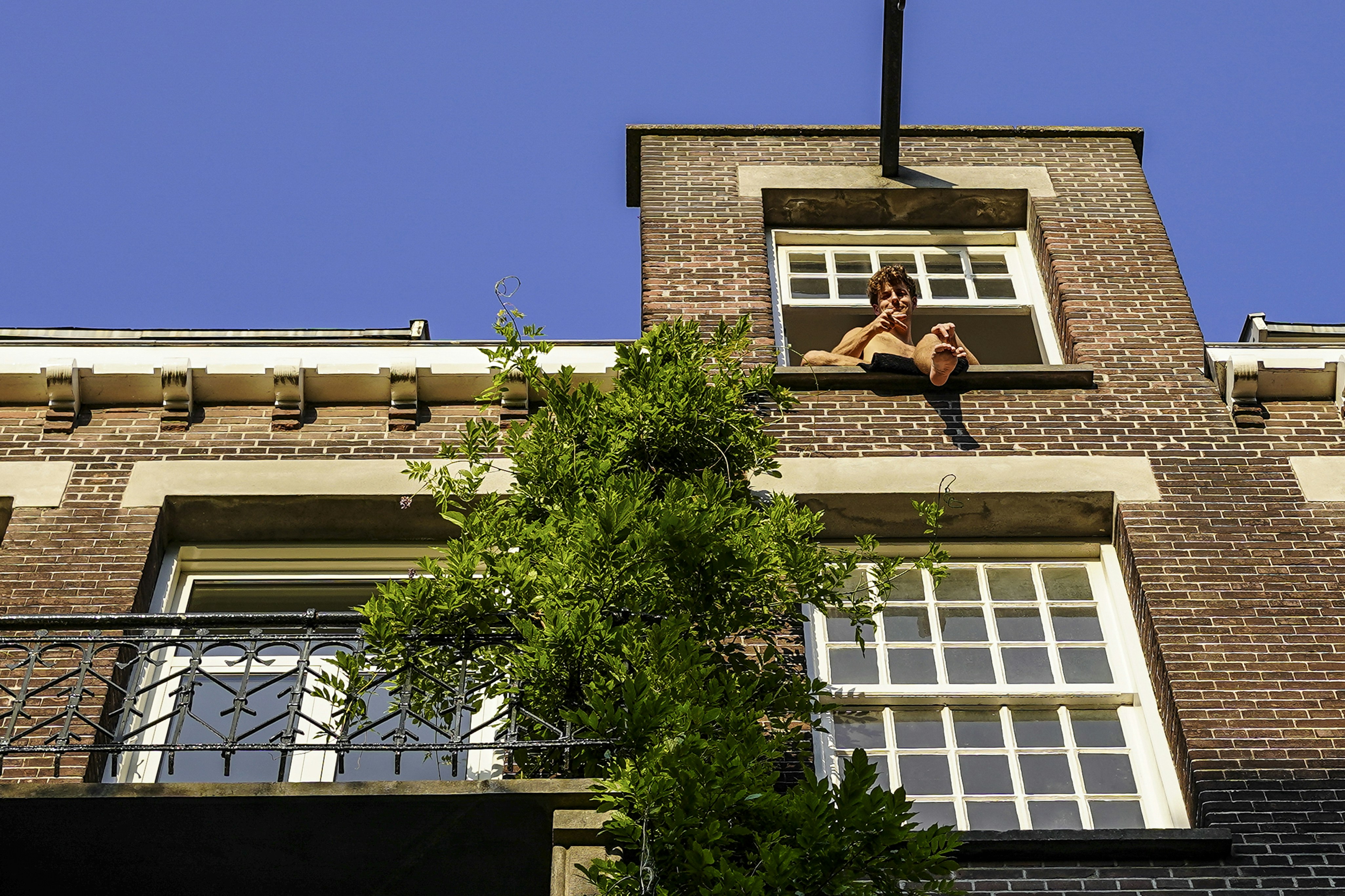 a person hanging off the side of a building