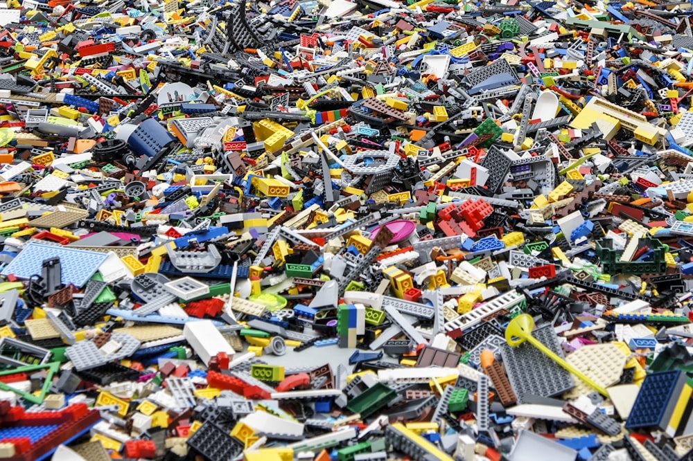 a pile of legos that are all over the place