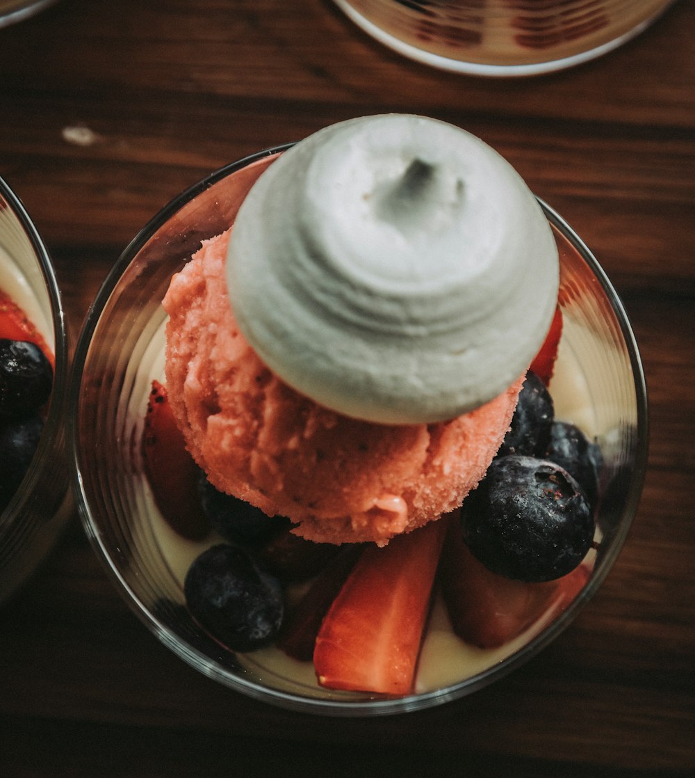 a couple of bowls of food on a table