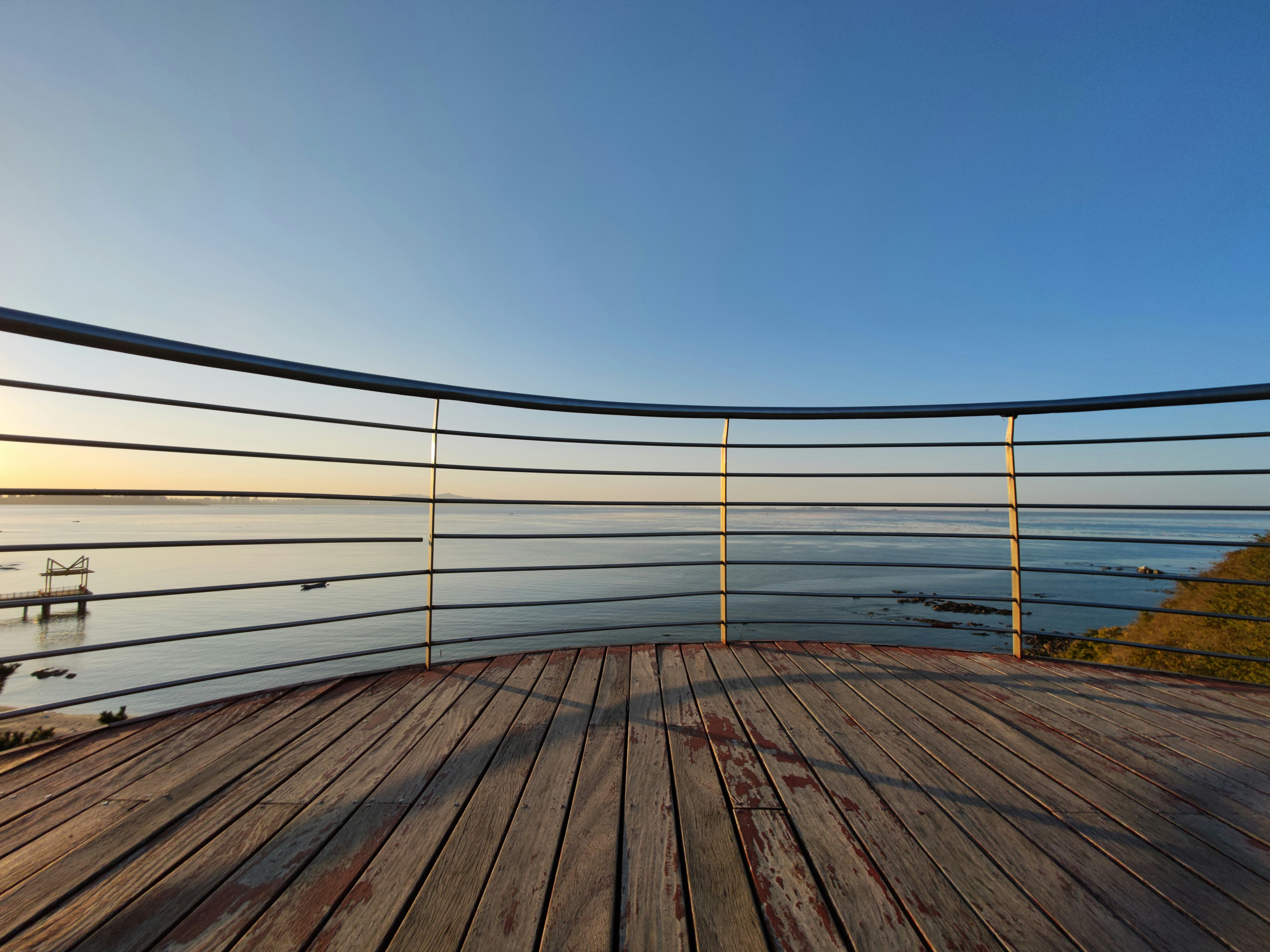 rooftop deck overlooking lake michigan - apartments near lake michigan
