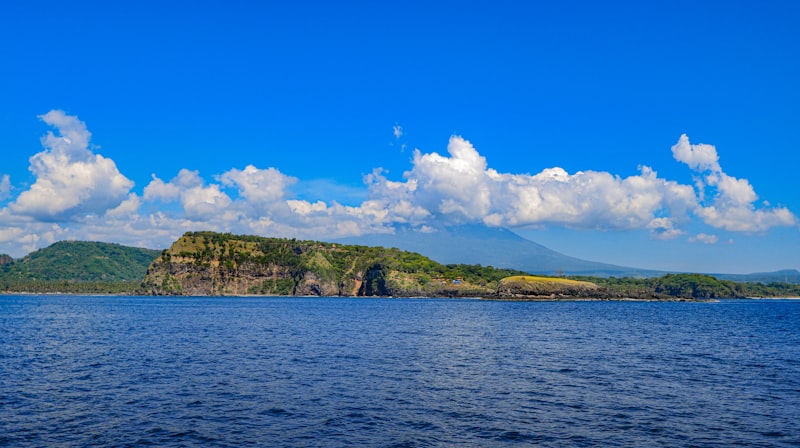 Hamparan laut lepas dari atas tebing beach club Gunungkidul
