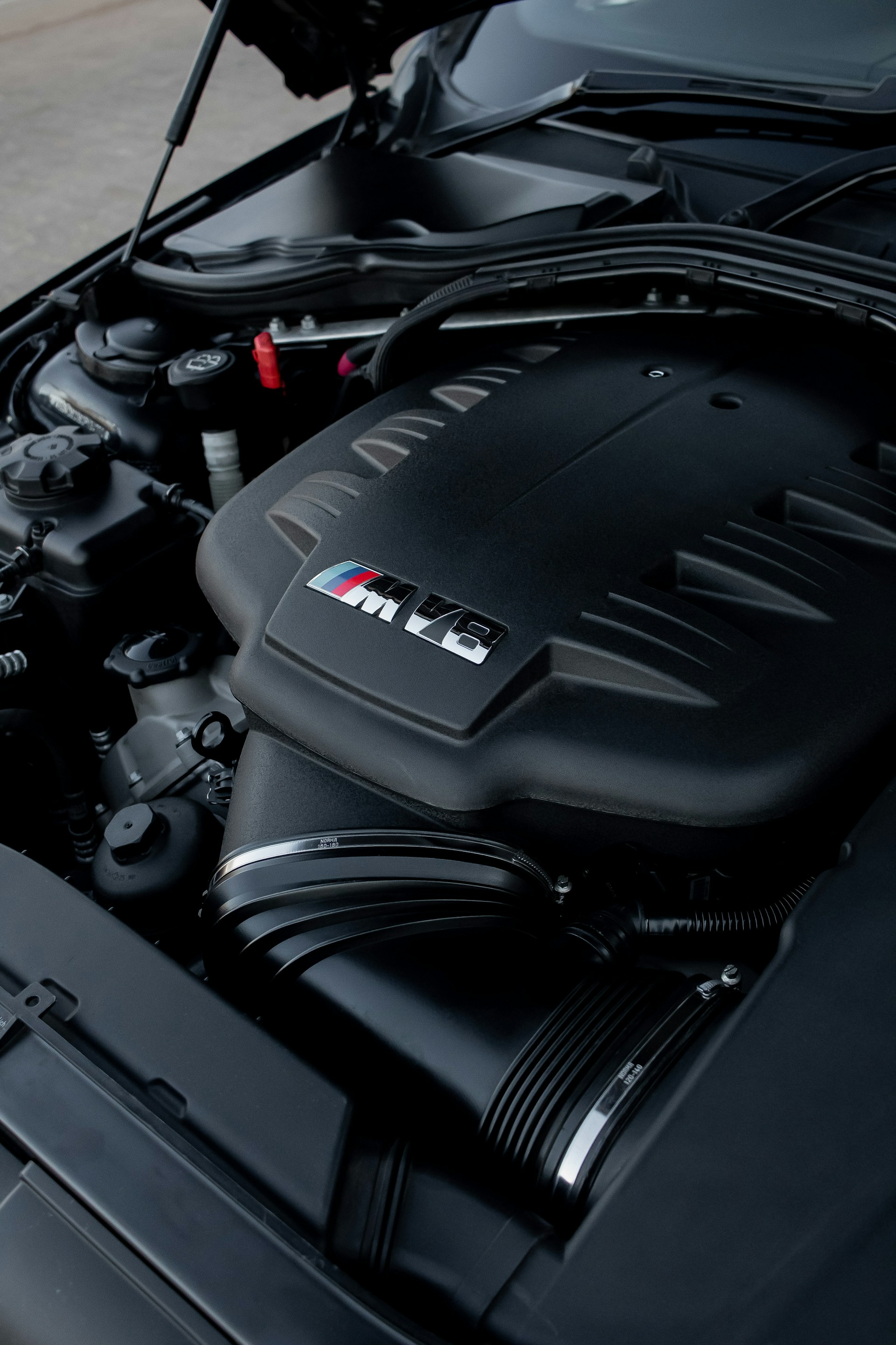 the engine of a bmw car is shown