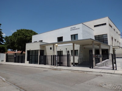 Photo of the CEBEP Coordinadoria building with clear signage and surrounding greenery.