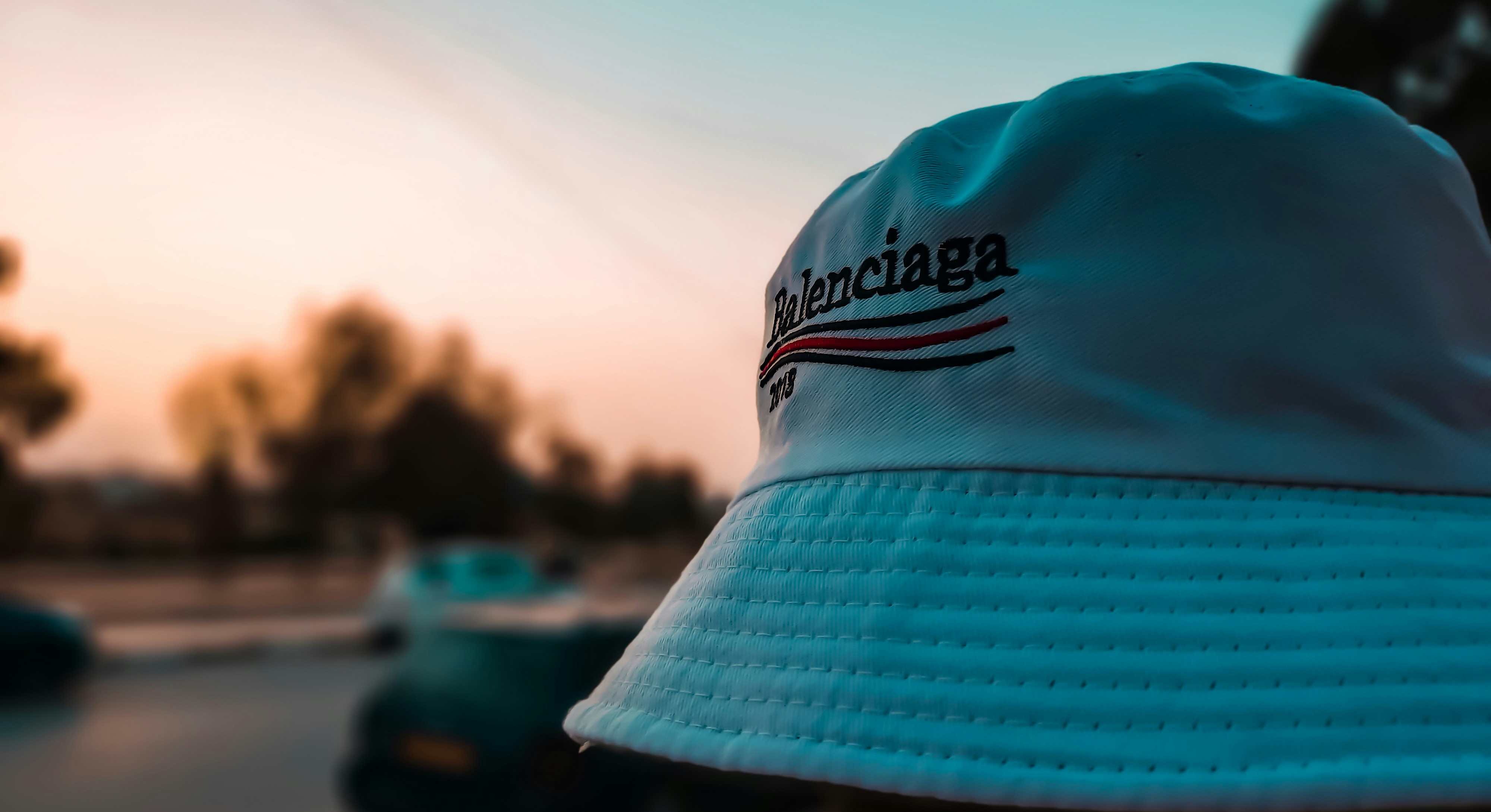 photo 1636380733248 70f41ebcb6d5?crop=entropy&cs=tinysrgb&fit=max&fm=jpg&ixid=M3w1MjQ0NjR8MHwxfHNlYXJjaHw4fHxTaW5ndWxhcml0eXxlbnwwfDB8fHwxNzY4NDI4OTAwfDA&ixlib=rb 4.1