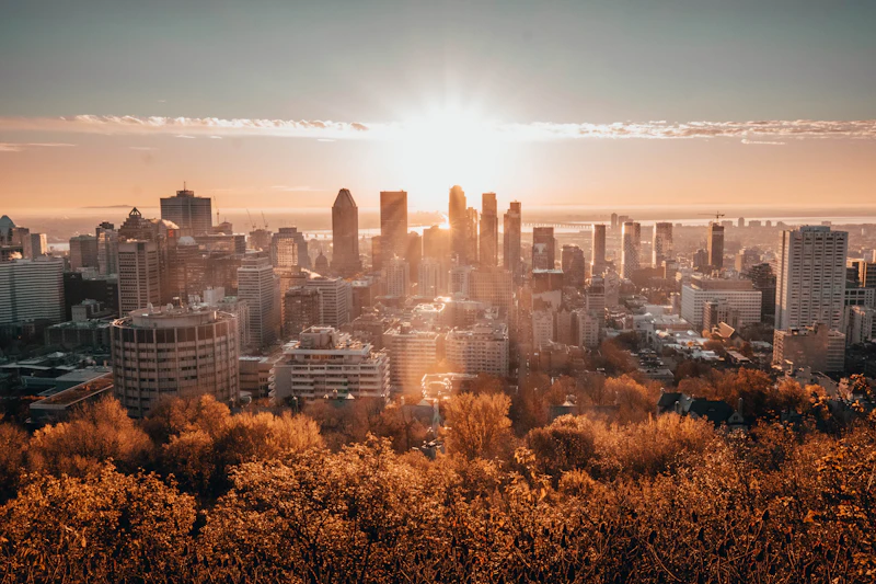 Montreal downtown skyline, bilingual social media management and content creation for Montréal businesses