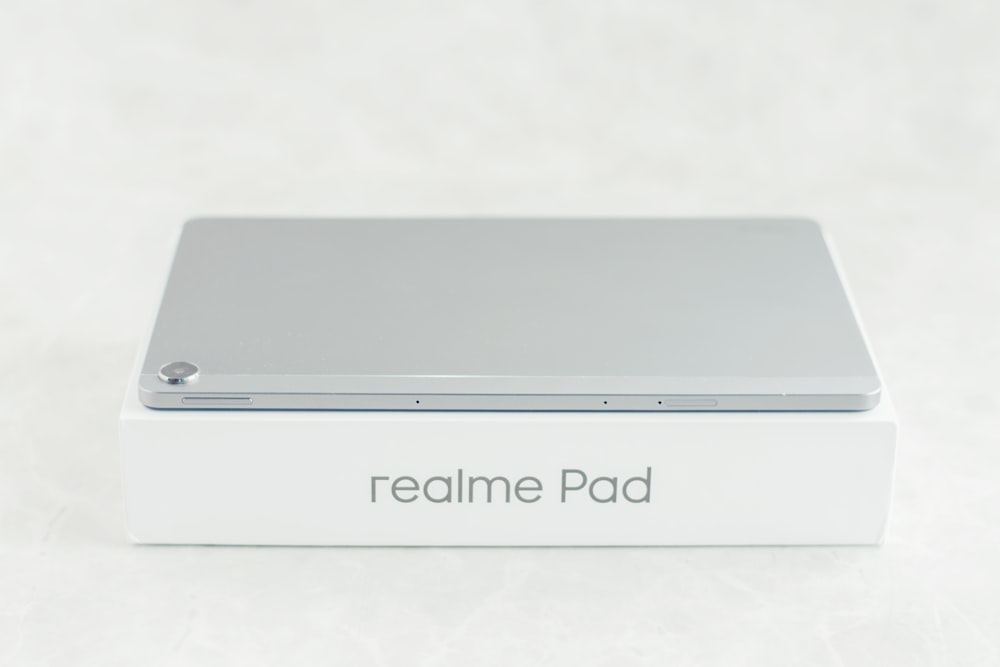 a white box with the word realme pad on it