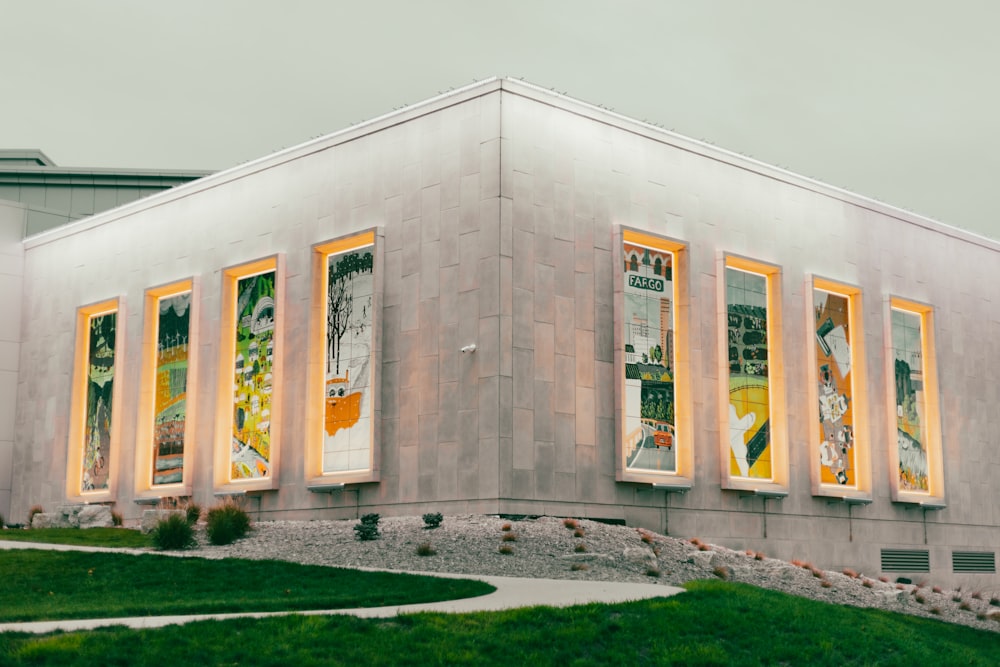 a building that has a lot of windows on it