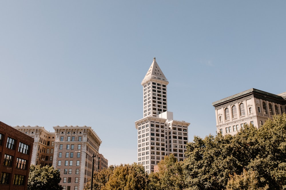 a view of a tall building in a city