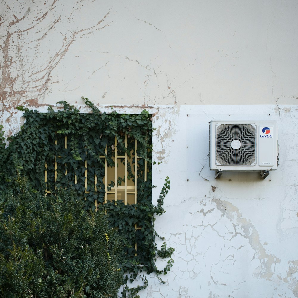 a air conditioner mounted to the side of a building