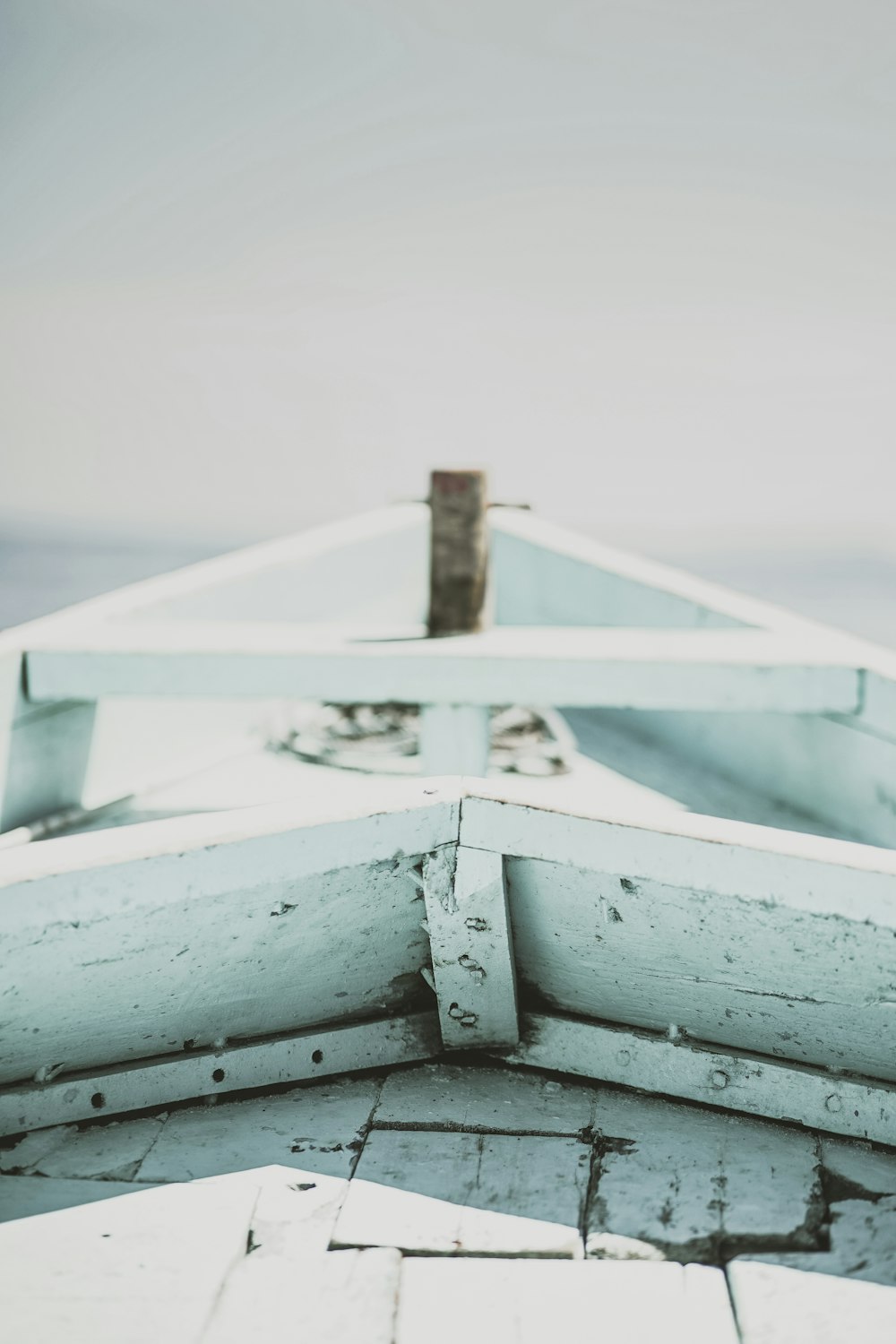 a close up of the front end of a boat