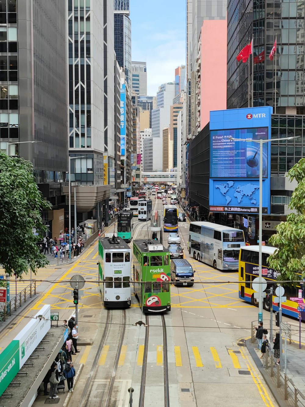 a street filled with lots of traffic next to tall buildings