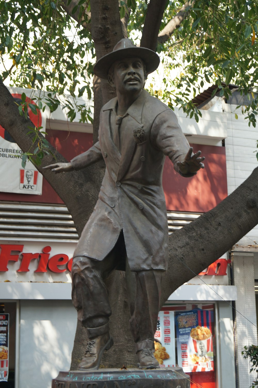 a statue of a man in a suit and hat
