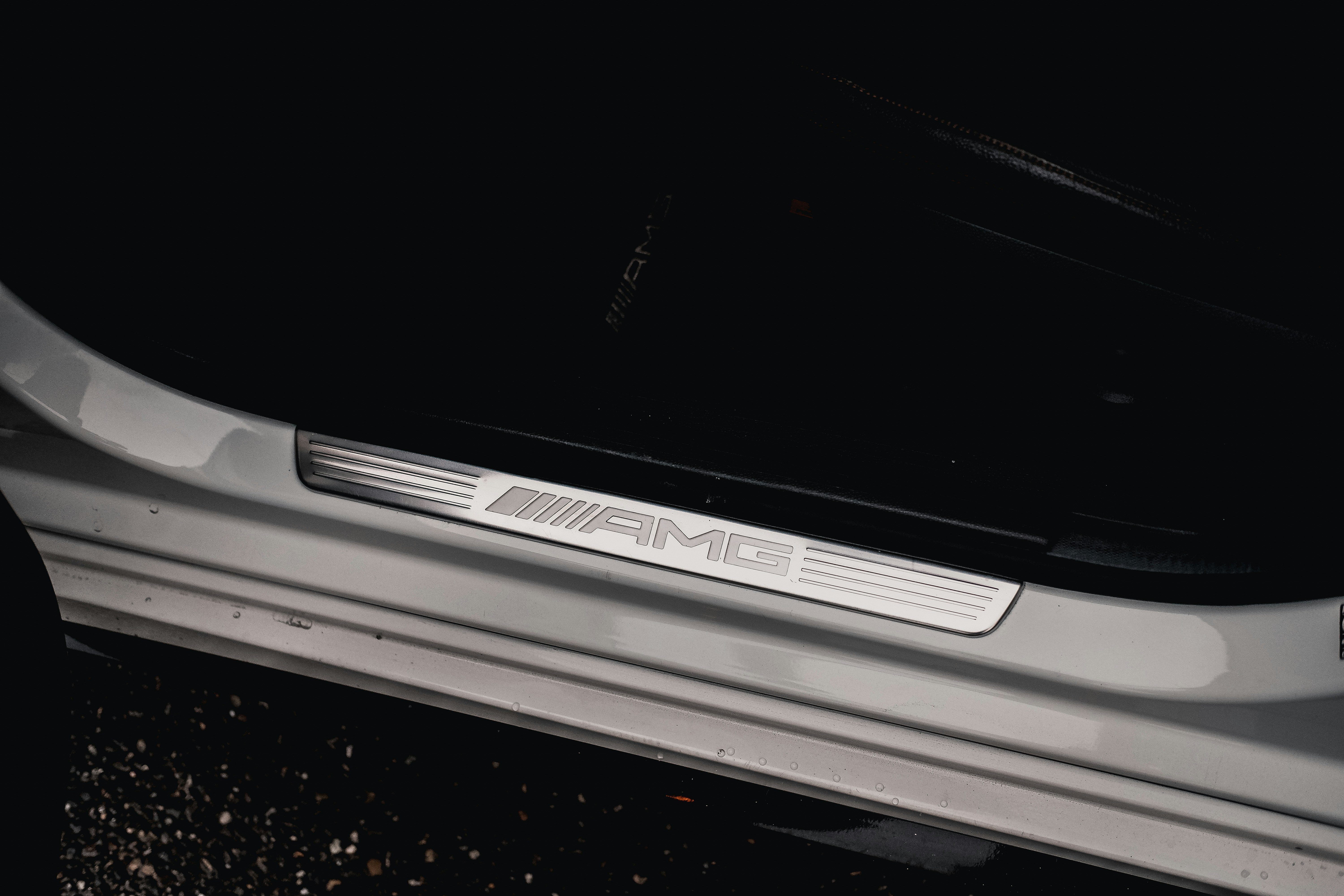 Instrument cluster of an electric car showing battery state of charge and estimated driving range