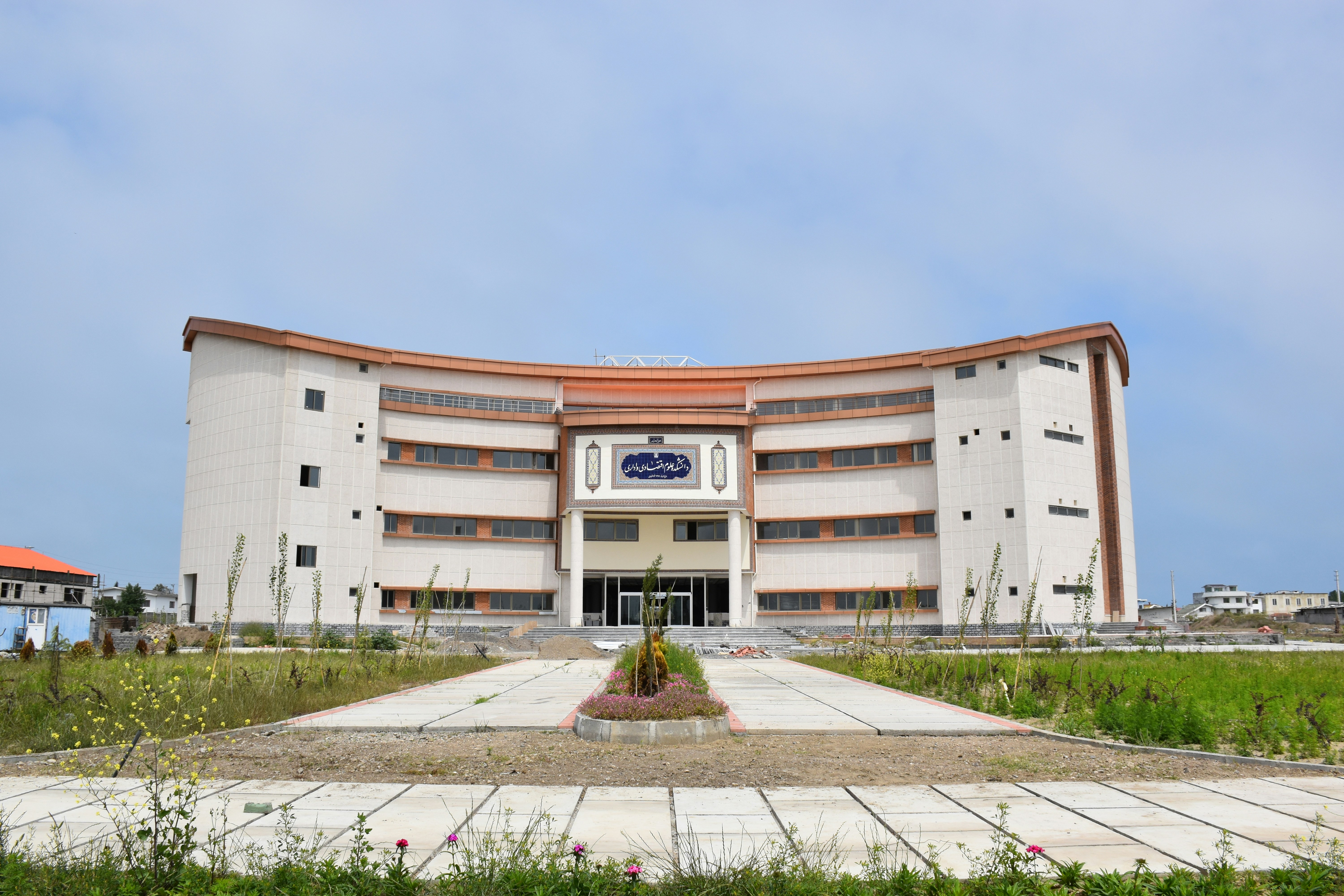 Thermal Insulation of Multilayered Spherical Enclosure: Critical Radius Determination Image