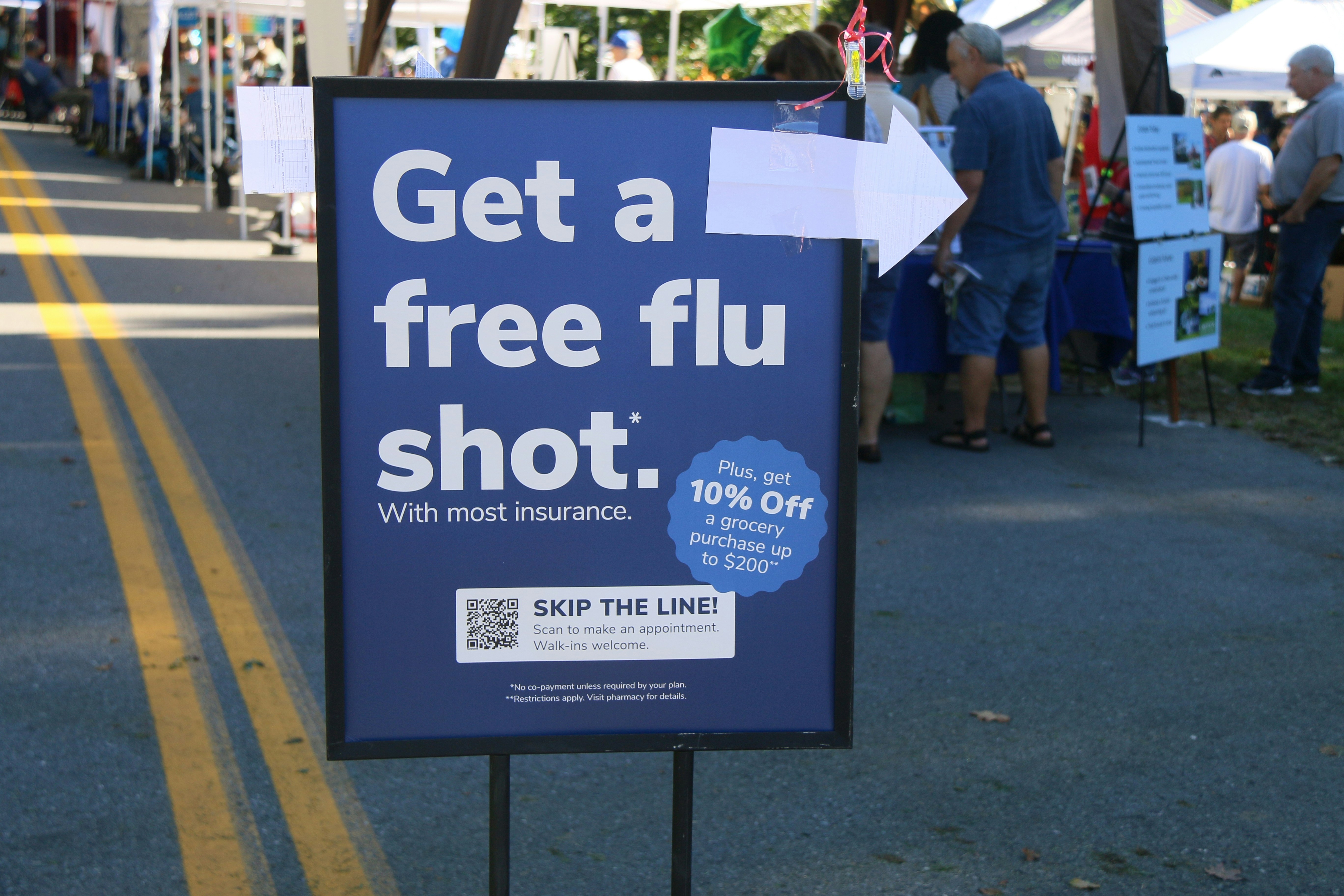 a sign advertising a free flu shot