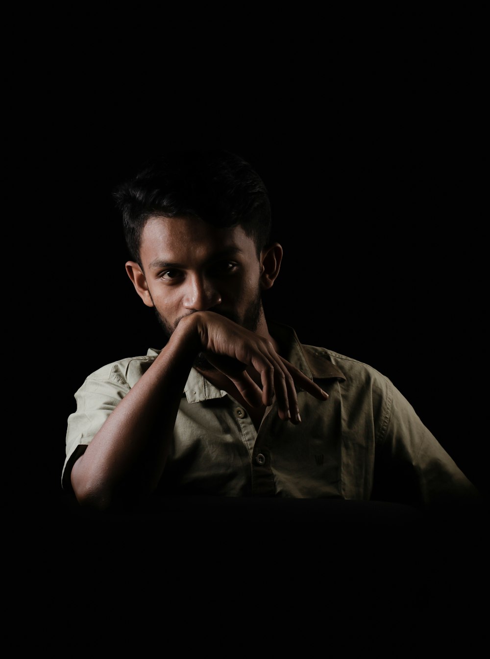 a man is posing for a picture in the dark